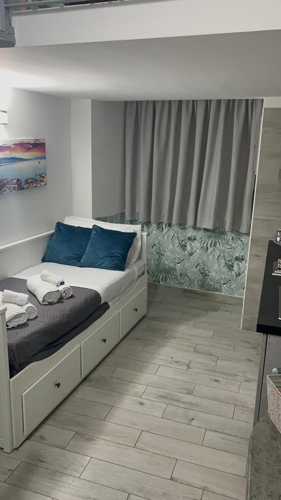 Bed and Breakfast La Casa Di Raffaele Napoli Centro Экстерьер фото