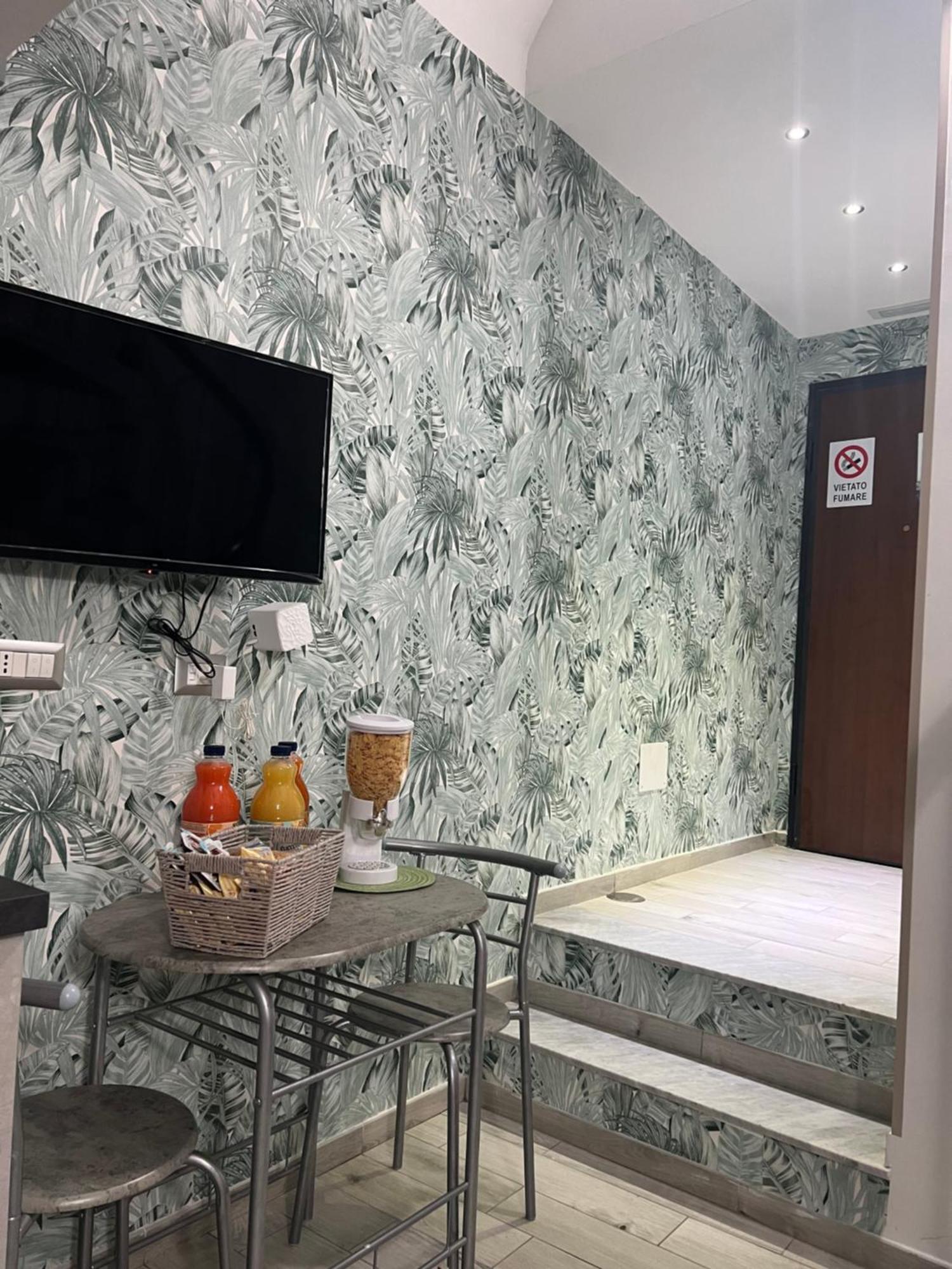 Bed and Breakfast La Casa Di Raffaele Napoli Centro Экстерьер фото