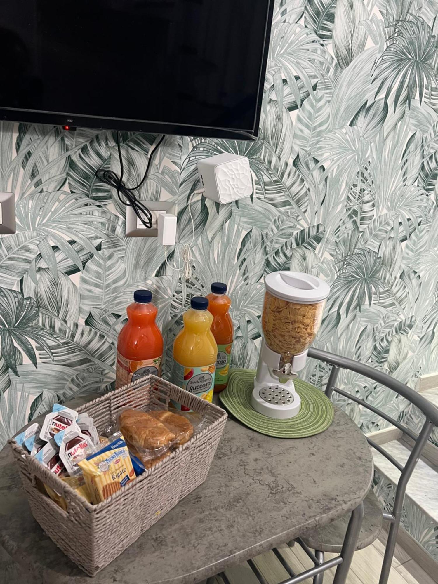 Bed and Breakfast La Casa Di Raffaele Napoli Centro Экстерьер фото